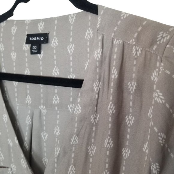 Torrid Womens 00X Gray Arrow Print Harper Crepe Bu - Picture 5 of 9